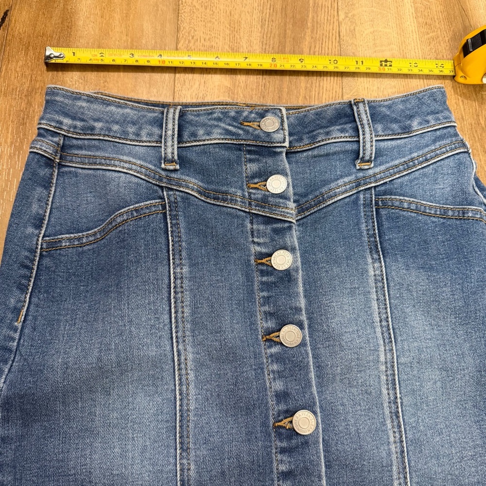 Sneak Peek Blue Denim Buttoned Skirt Size Small - Picture 11 of 14